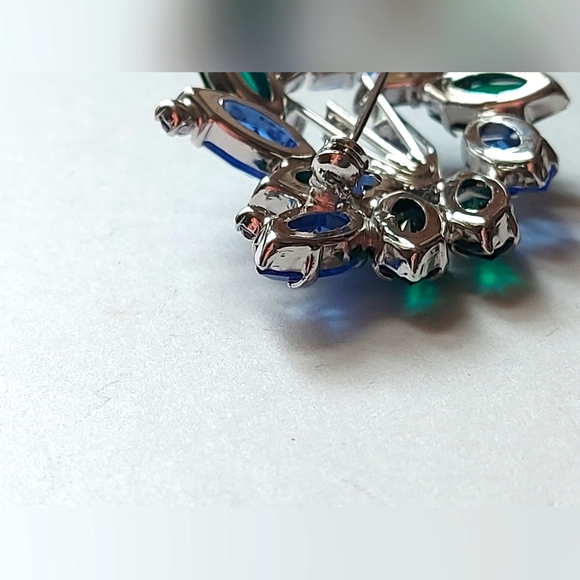 Layered Blue and Green Rhinestone Brooch with Rhodium Plate, Unsigned Brooch - Picture 4 of 6
